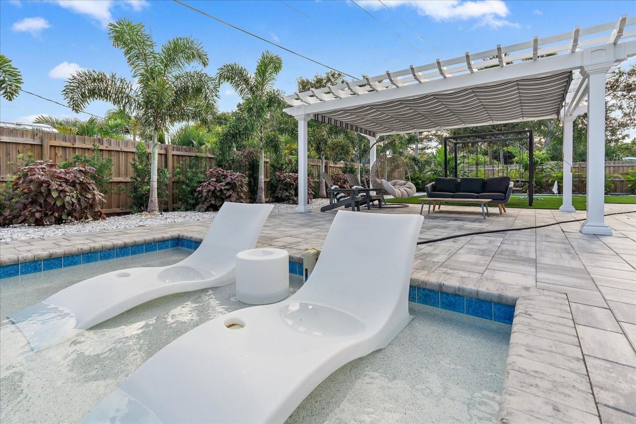 2402 Wisteria Street, Sarasota, FL 34239 Photo