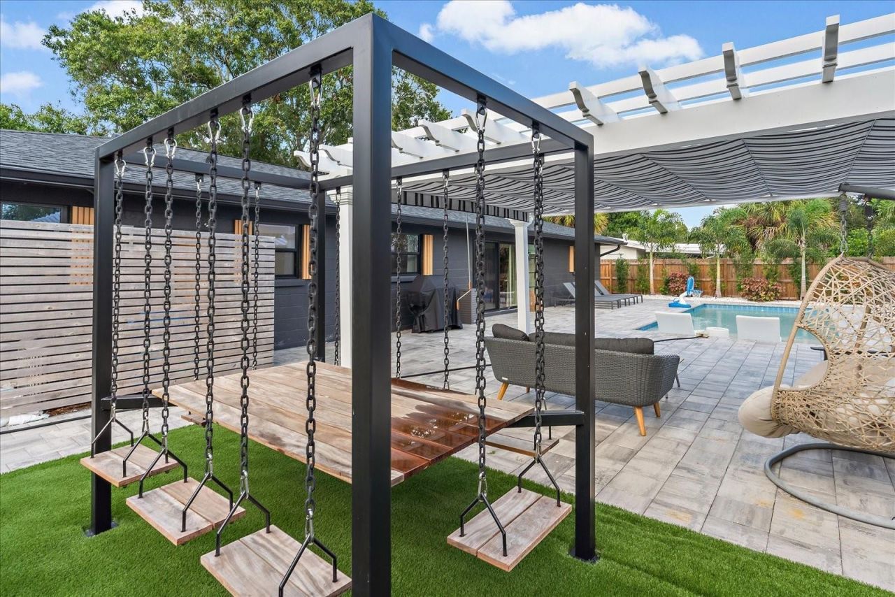 2402 Wisteria Street, Sarasota, FL 34239 Photo