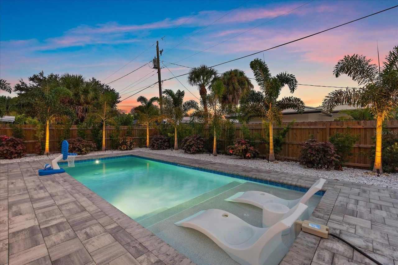 2402 Wisteria Street, Sarasota, FL 34239 Photo