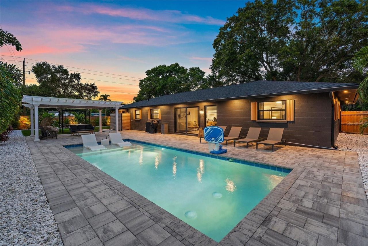 2402 Wisteria Street, Sarasota, FL 34239 Photo