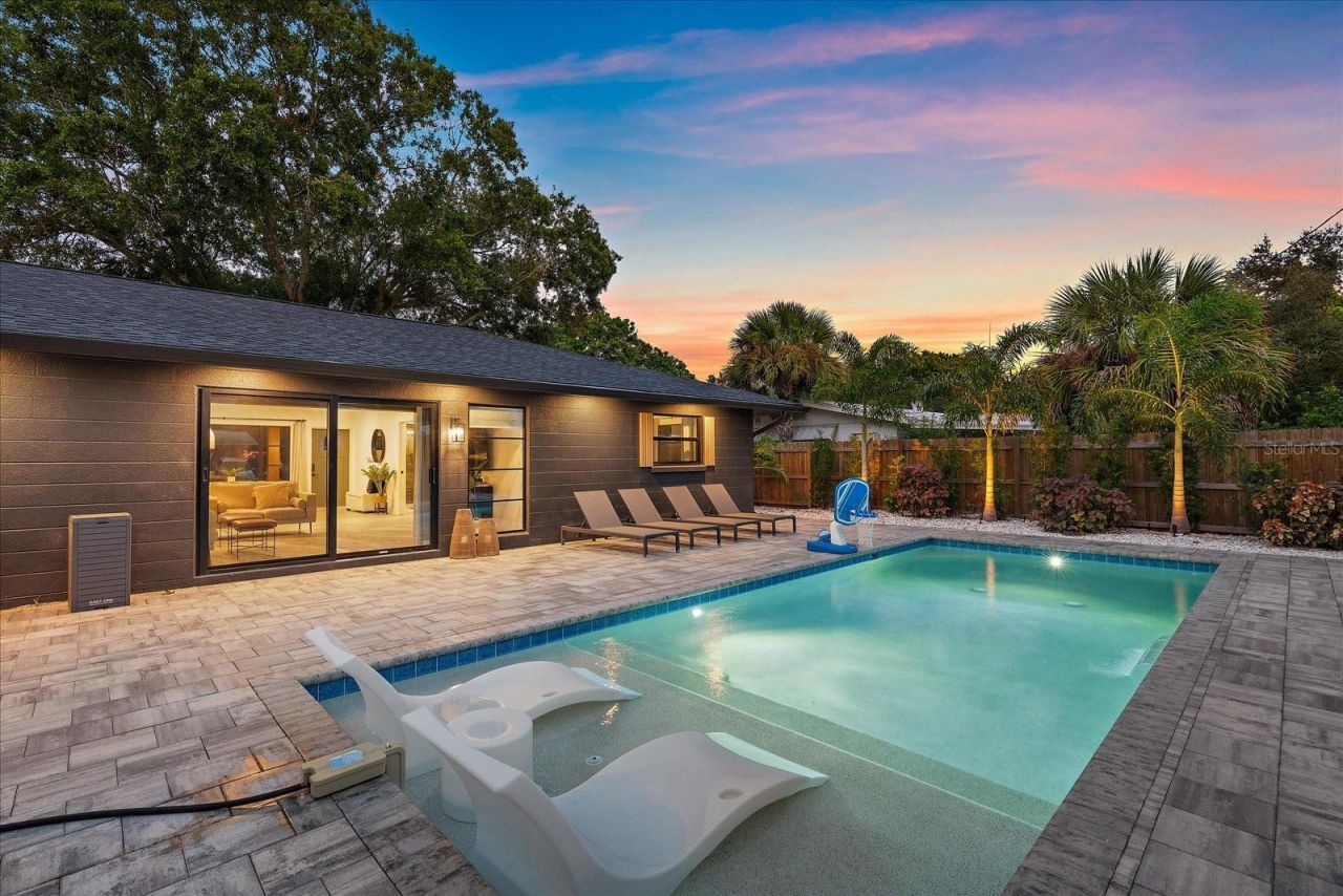 2402 Wisteria Street, Sarasota, FL 34239 Photo