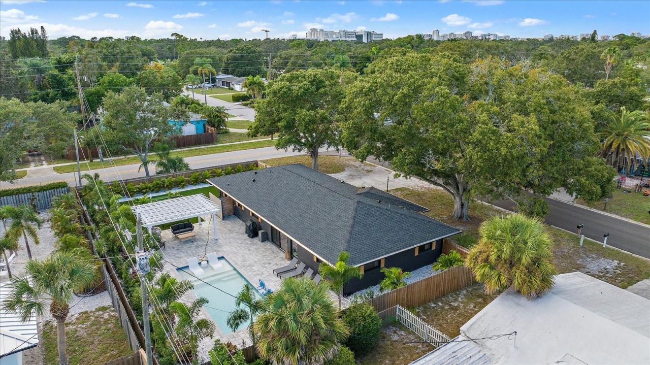 2402 Wisteria Street, Sarasota, FL 34239 Photo