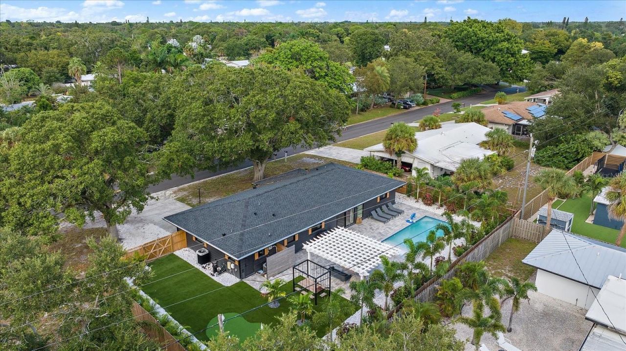 2402 Wisteria Street, Sarasota, FL 34239 Photo