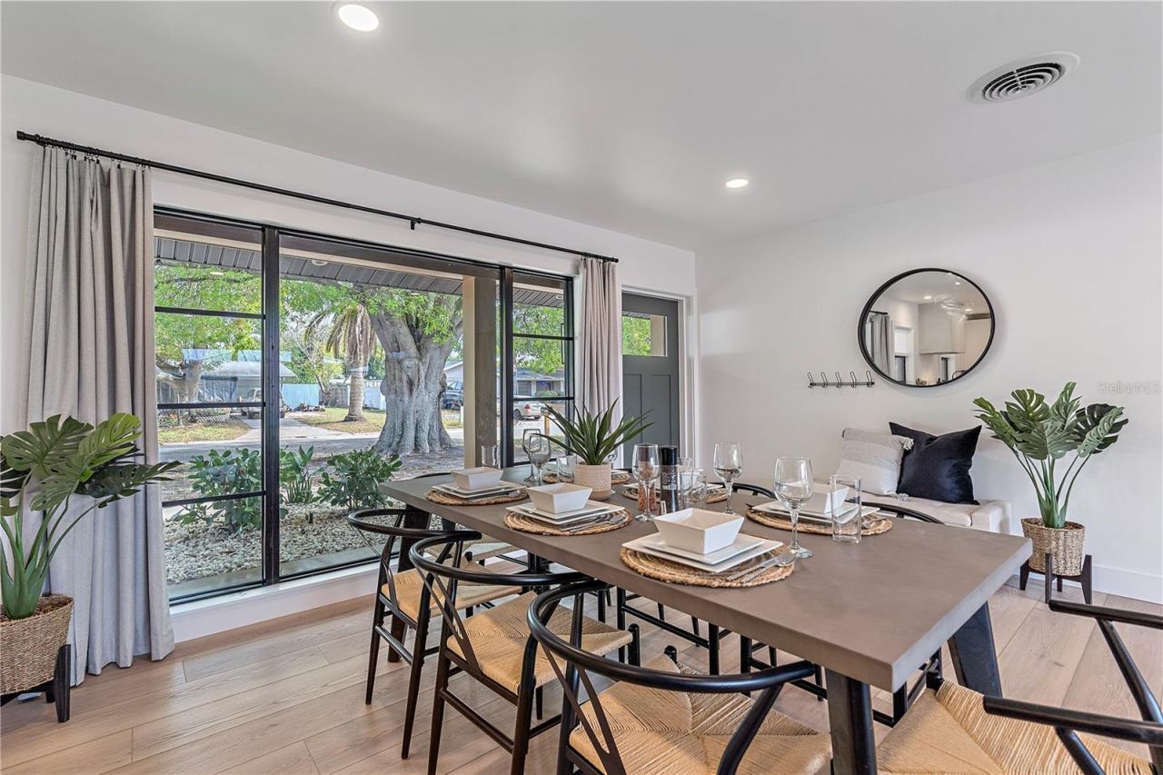 2402 Wisteria Street, Sarasota, FL 34239 Photo