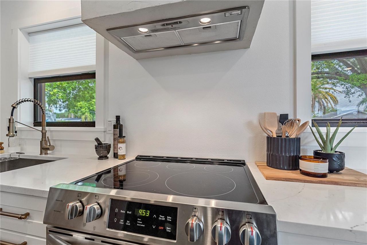 2402 Wisteria Street, Sarasota, FL 34239 Photo