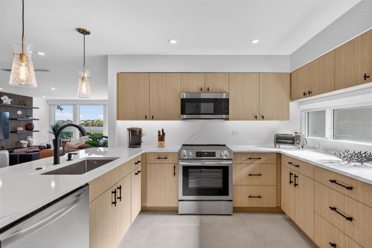 6063 E Peppertree Way, Unit 111, Sarasota, FL 34242 Photo