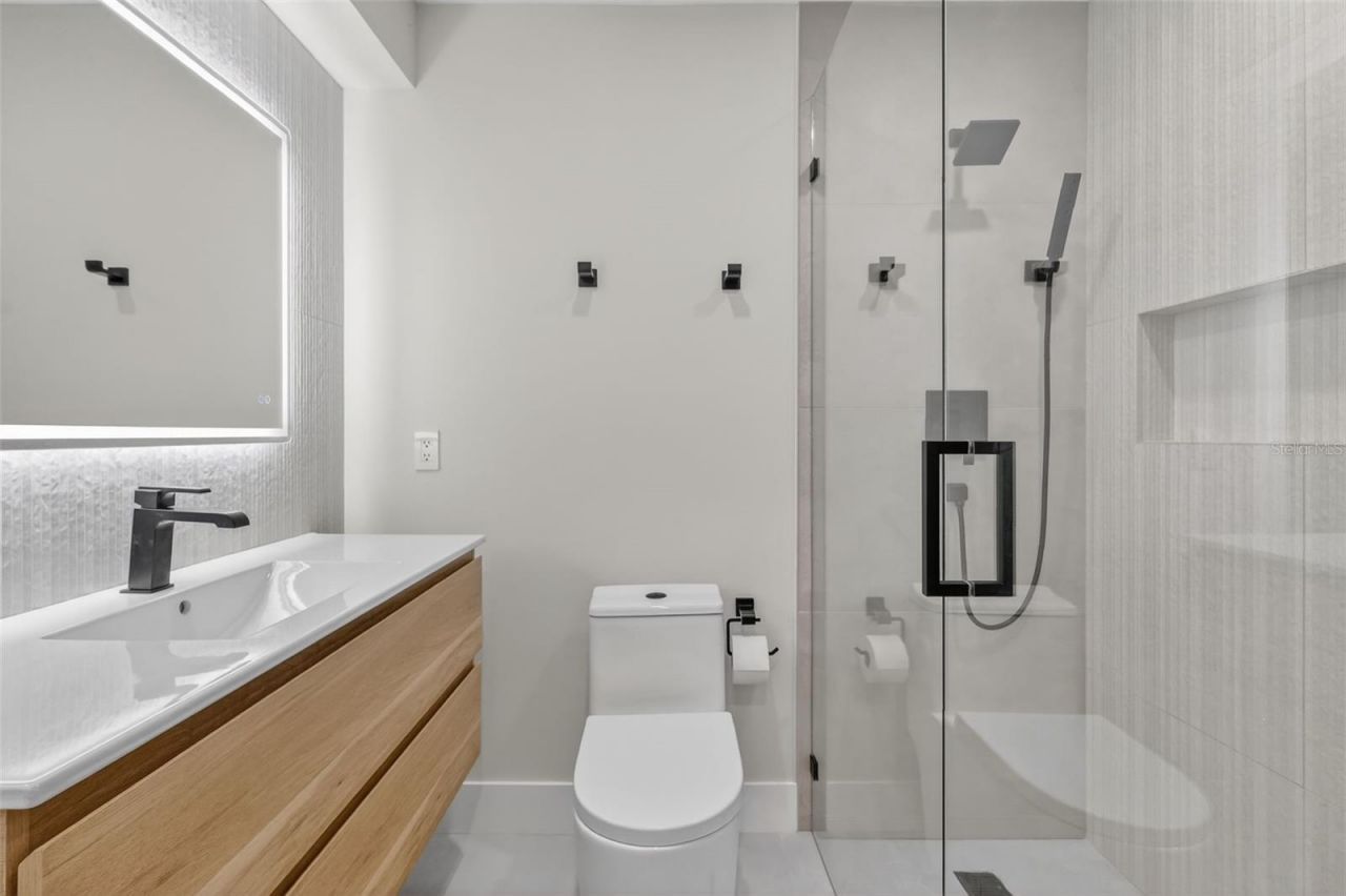 6063 E Peppertree Way, Unit 111, Sarasota, FL 34242 Photo