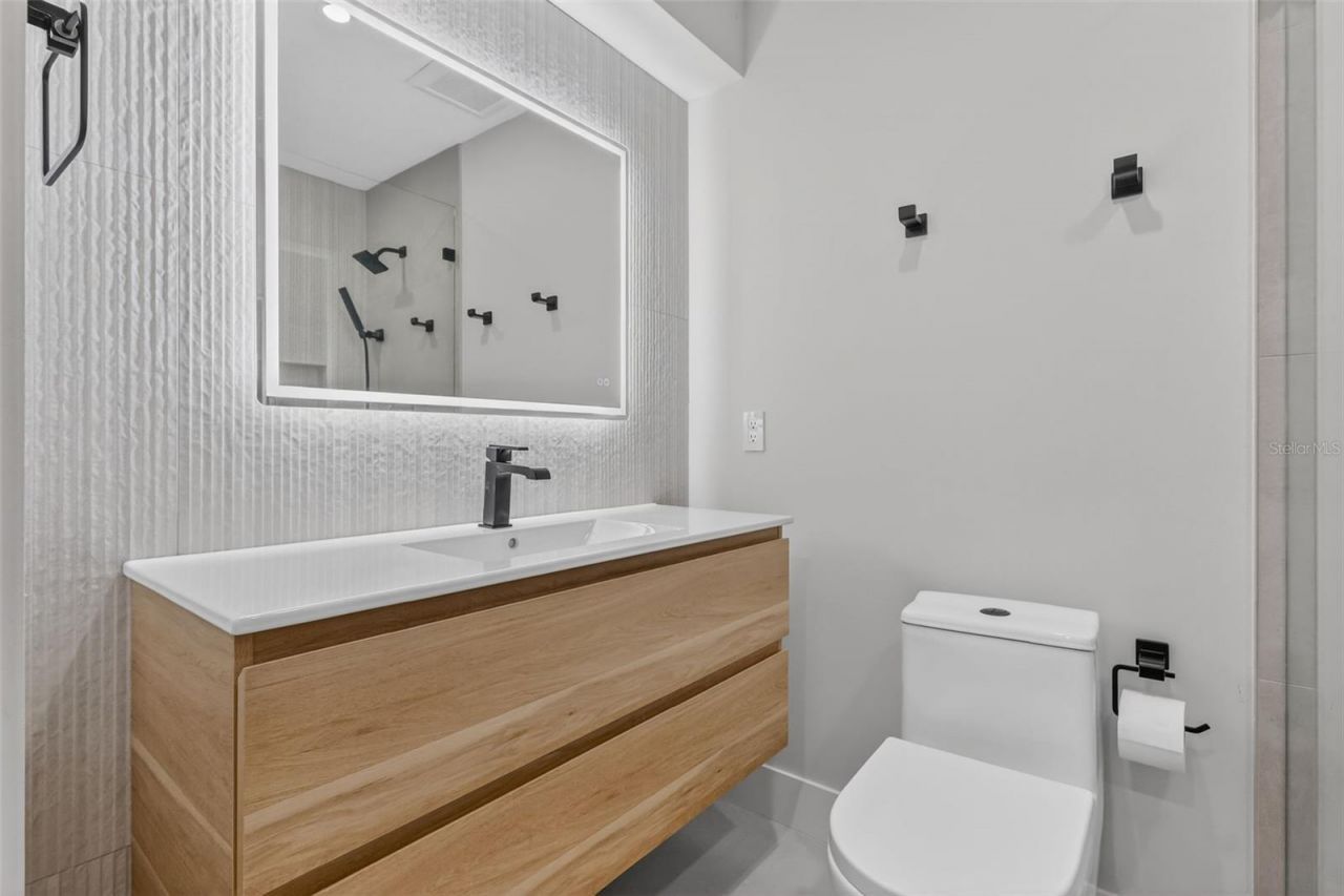 6063 E Peppertree Way, Unit 111, Sarasota, FL 34242 Photo