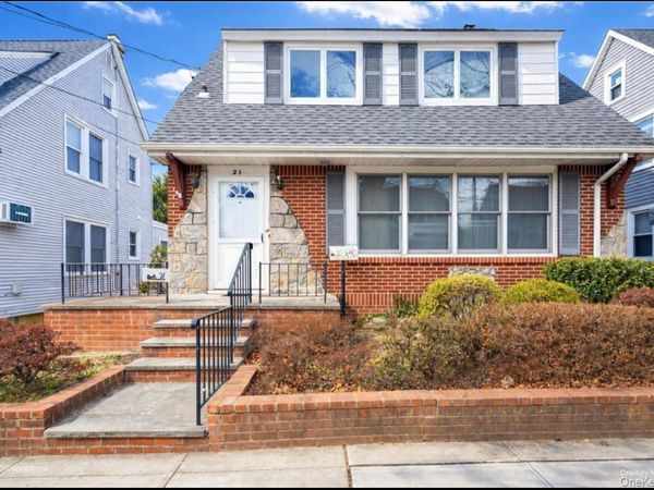21 Cornell Street, Williston Park, NY 11596