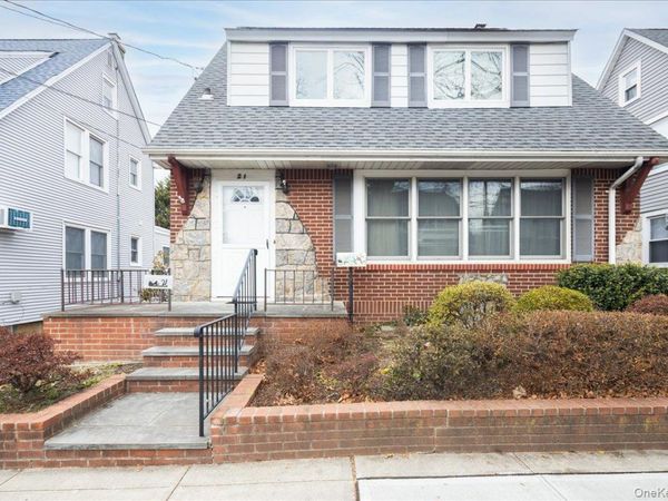 21 Cornell Street , Williston Park, NY 11596
