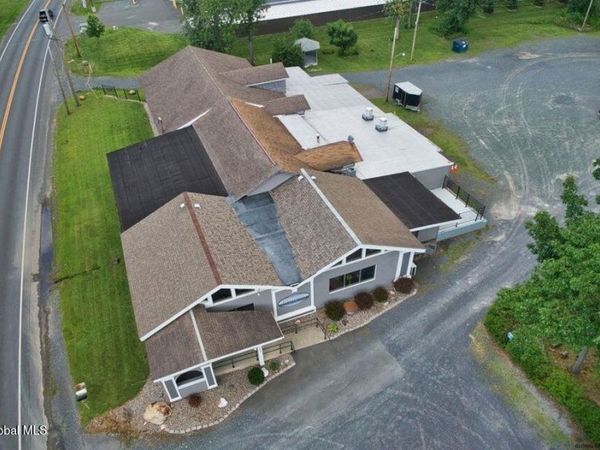 405 Hudson River Road, Halfmoon, NY 12188