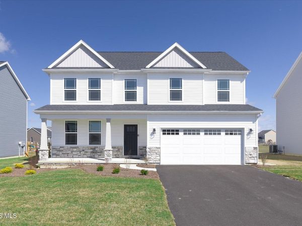 197 Valley Hall Drive, Perrysburg, OH 43551