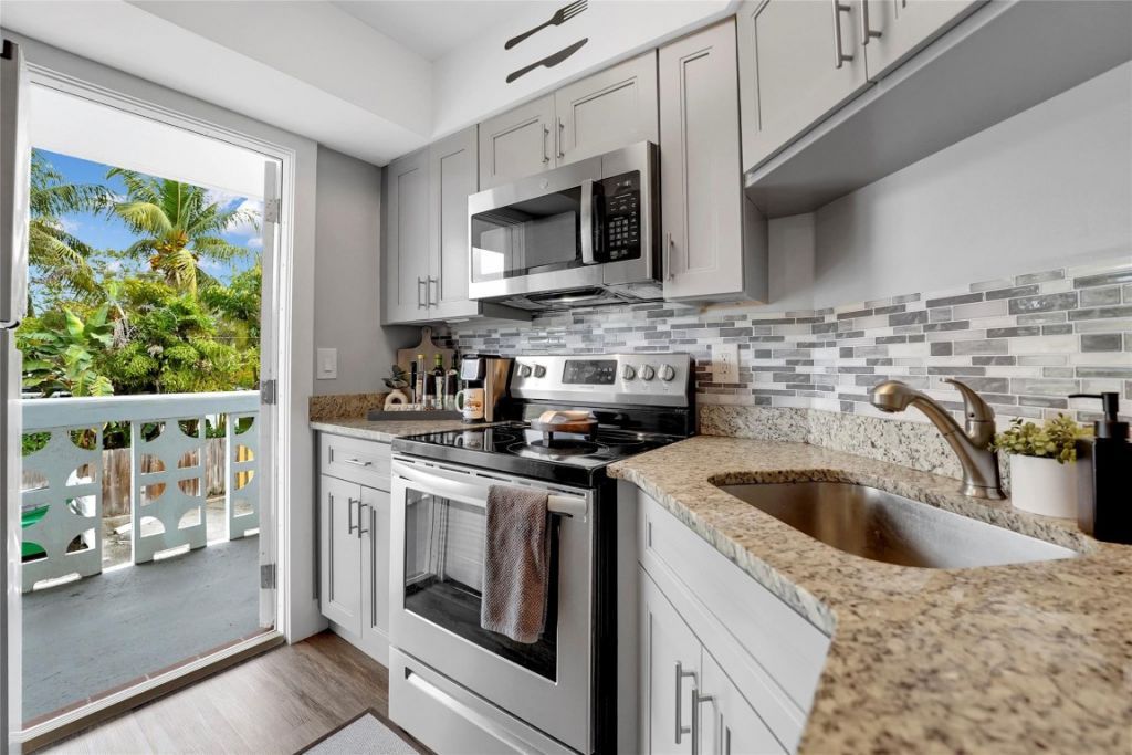 2161 NE 42nd Court, Unit 215, Lighthouse Point, FL 33064 Photo