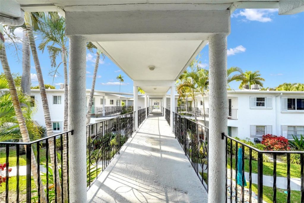 2161 NE 42nd Court, Unit 215, Lighthouse Point, FL 33064 Photo