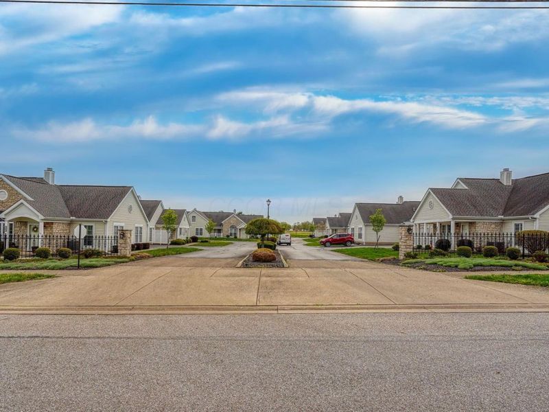 1252 Dunhurst Street , Circleville, OH 43113 Photo 2