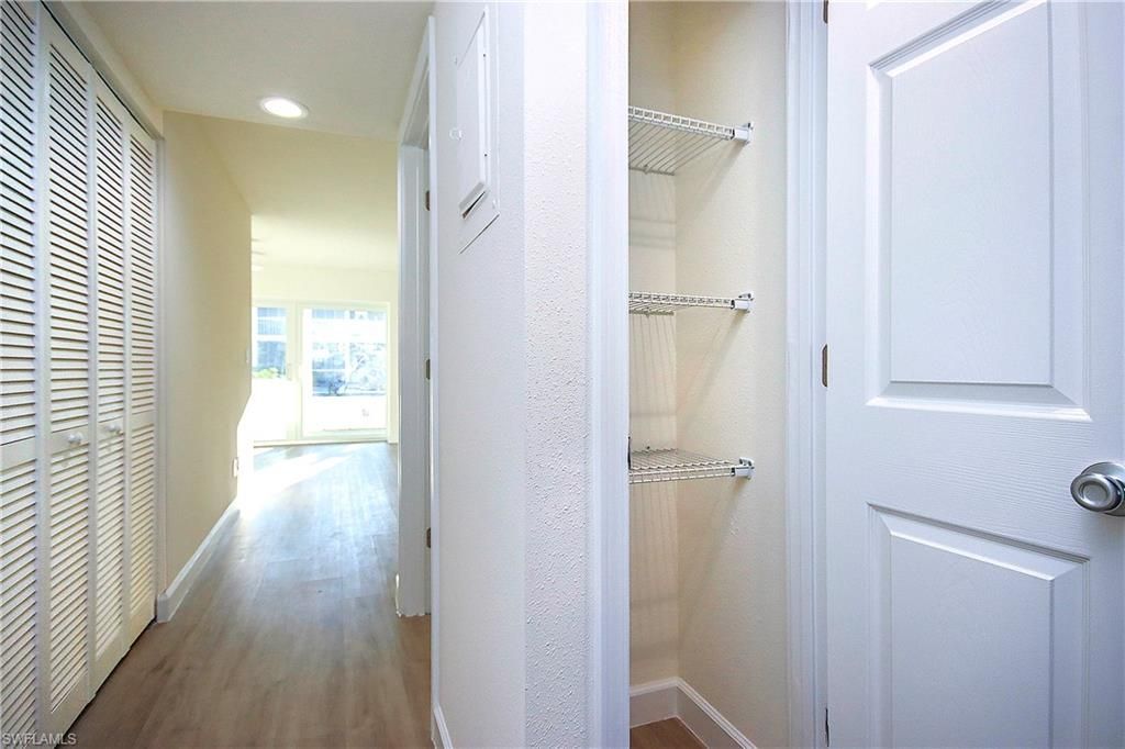 561 Periwinkle Way, Unit E2, Sanibel, FL 33957 Photo