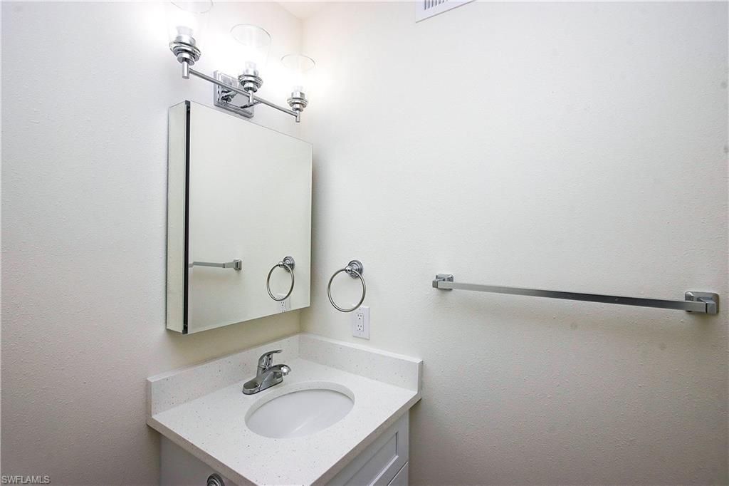 561 Periwinkle Way, Unit E2, Sanibel, FL 33957 Photo