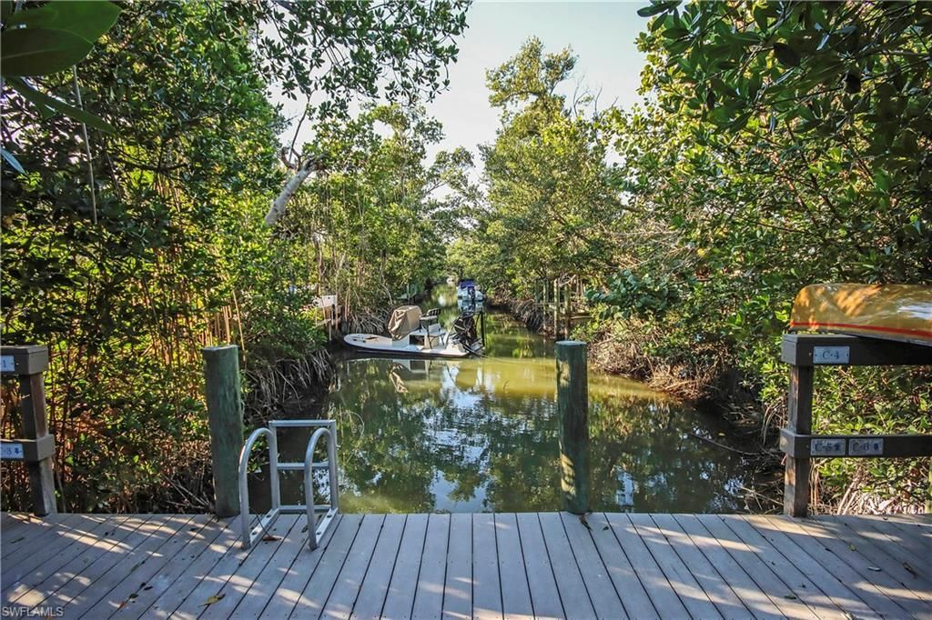 561 Periwinkle Way, Unit E2, Sanibel, FL 33957 Photo