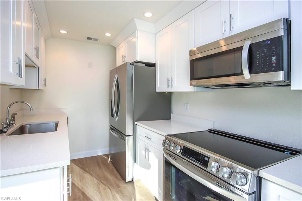 561 Periwinkle Way, Unit E2, Sanibel, FL 33957 Photo