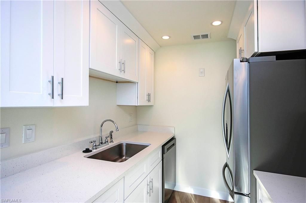 561 Periwinkle Way, Unit E2, Sanibel, FL 33957 Photo