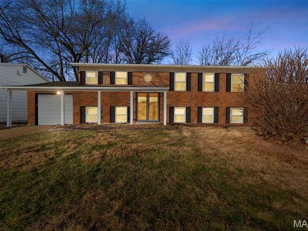 2265 Briarcrest Drive, St Louis, MO 63033