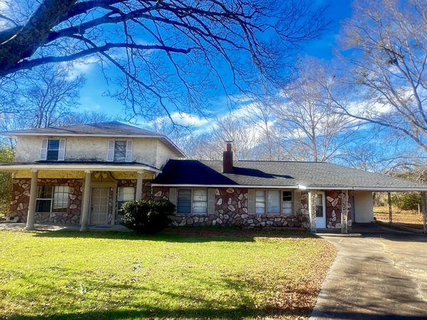 10007 Speed Bottom Rd, West Point, MS 39773