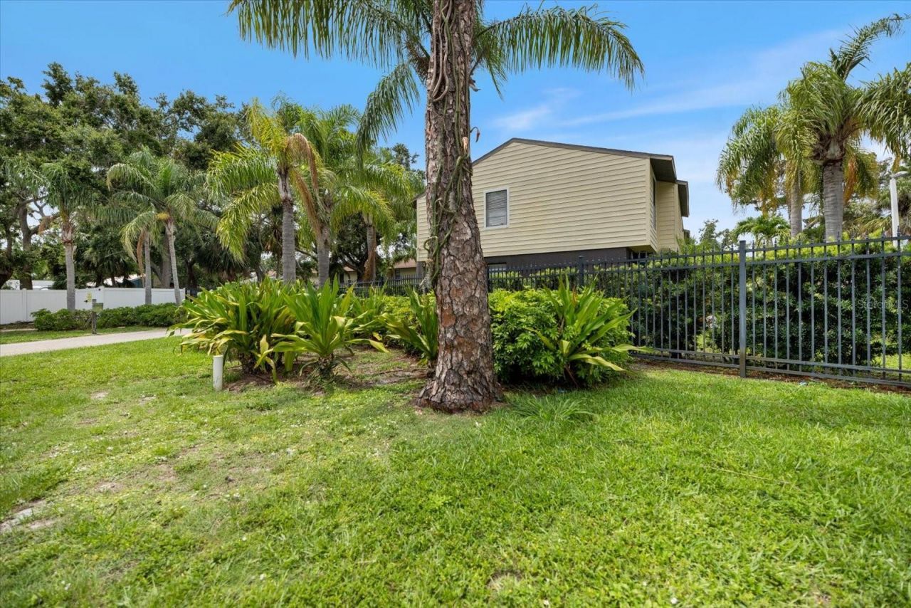 960 Highland Street, Unit A6, Sarasota, FL 34234 Photo