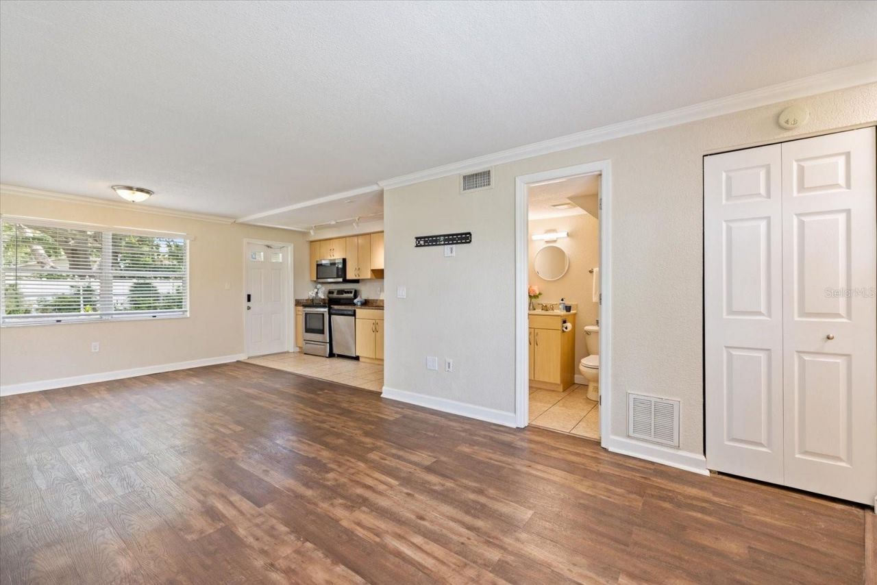 960 Highland Street, Unit A6, Sarasota, FL 34234 Photo