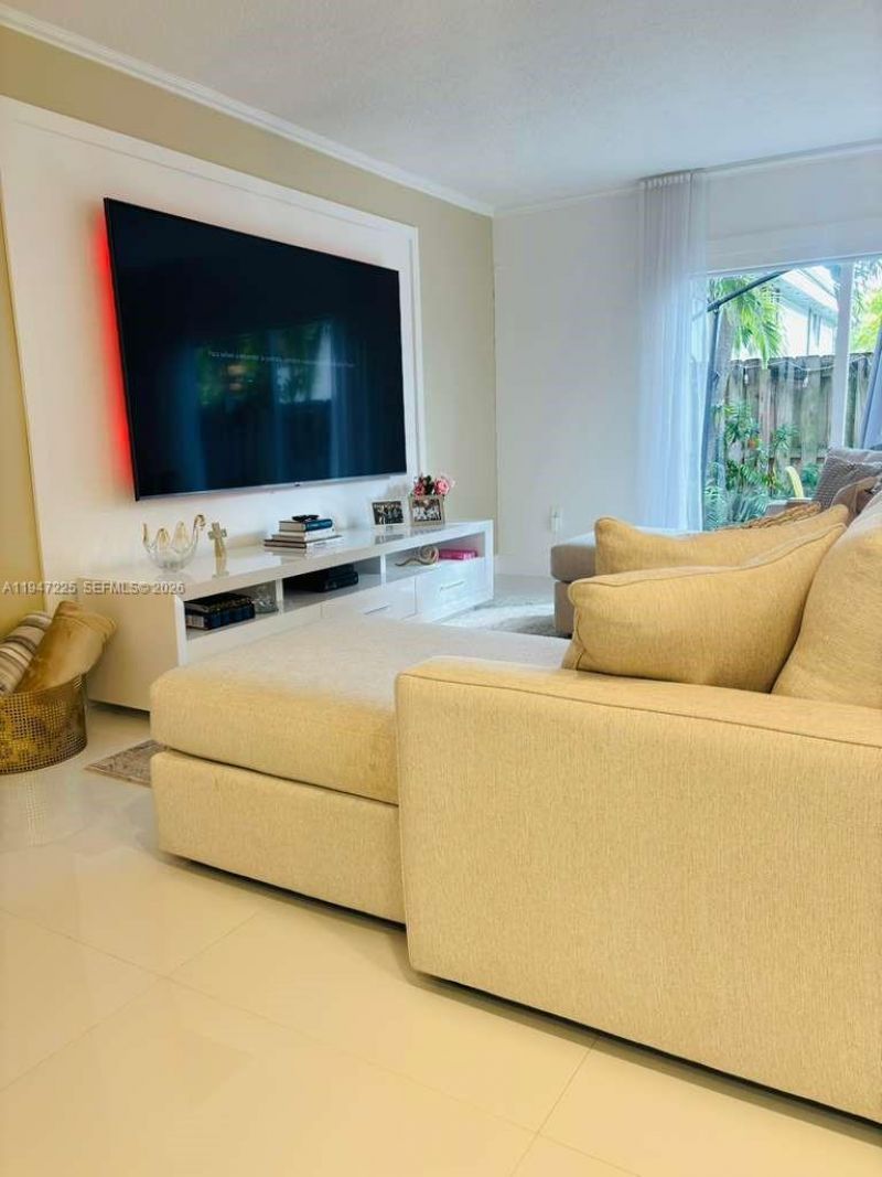 20810 San Simeon Way, Unit 109, Miami, FL 33179 Photo