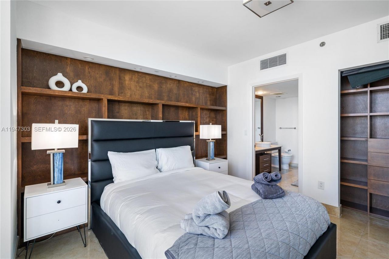 495 Brickel Ave, Unit 5705, Miami, FL 33131 Photo