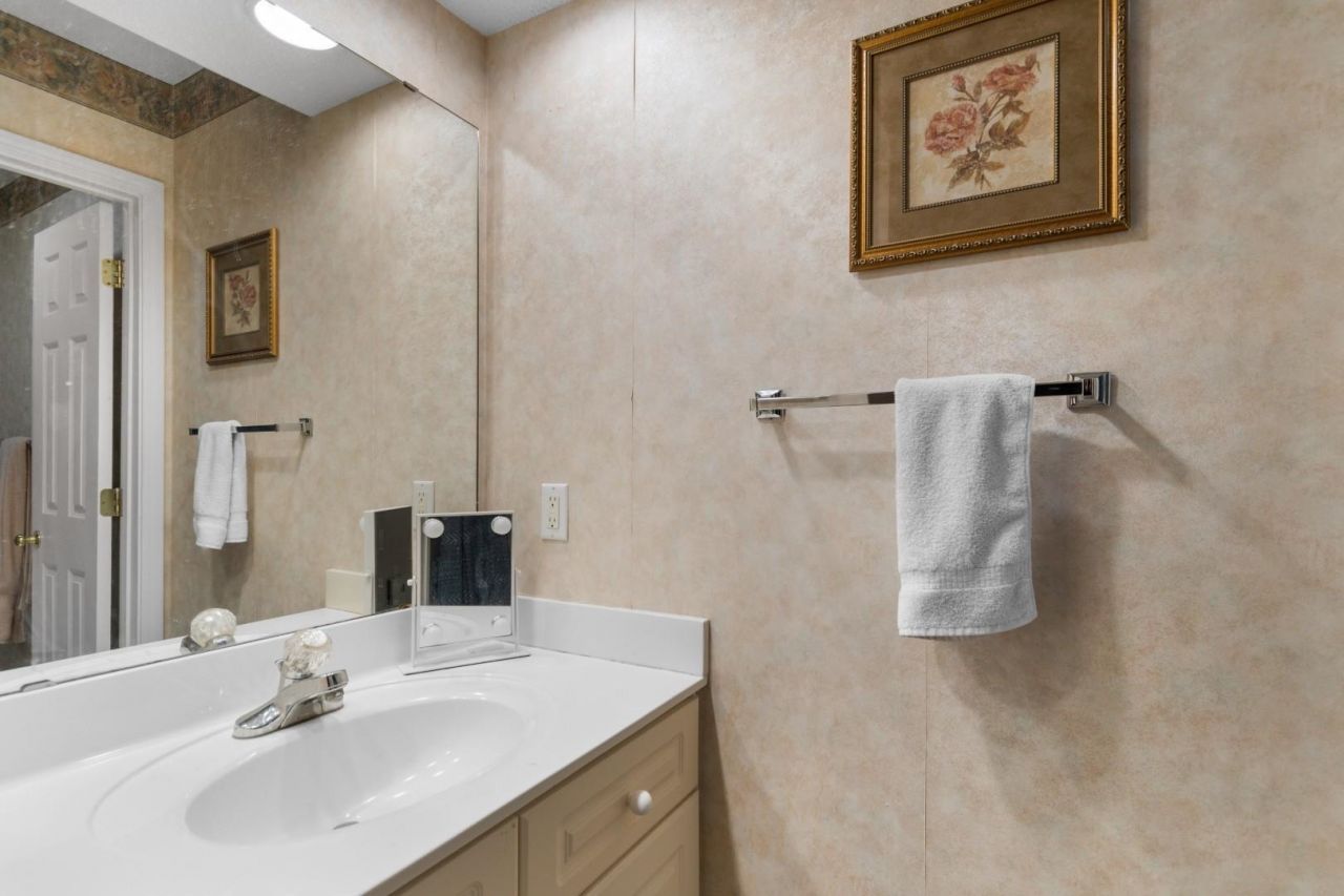 4430 Eastport Blvd. Photo 18