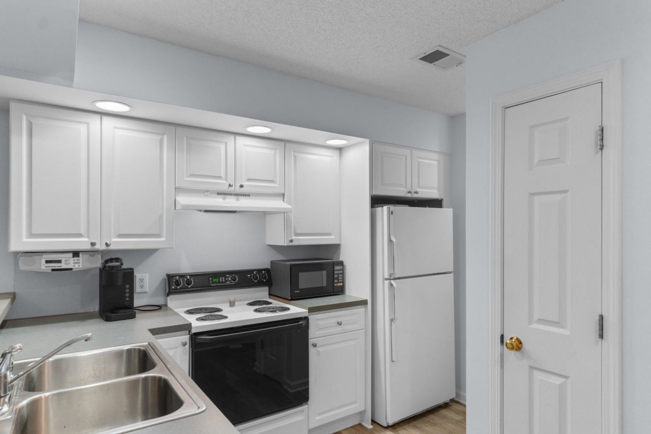 4430 Eastport Blvd. Photo 8