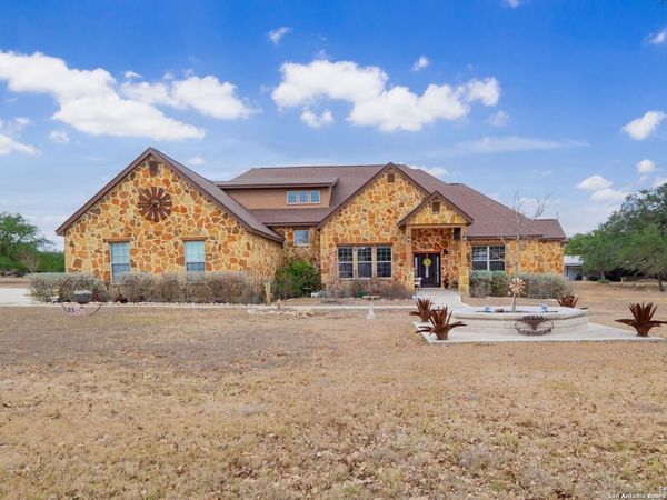 103 Rio Grande Dr, Blanco, TX 78606