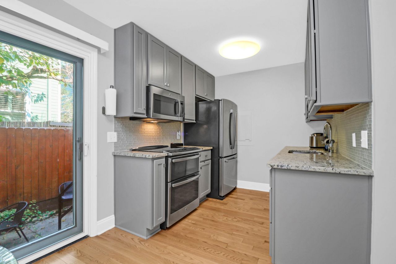 12 George Street Photo 10