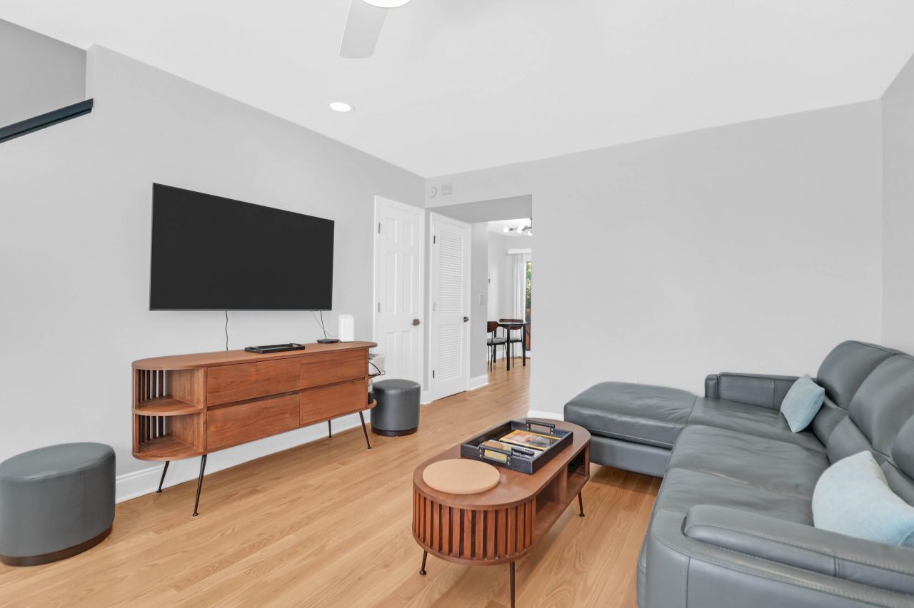 12 George Street Photo 4