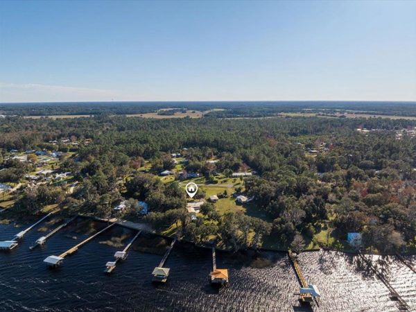 116 Crescent Lake Shore Dr, Crescent City, FL 32112