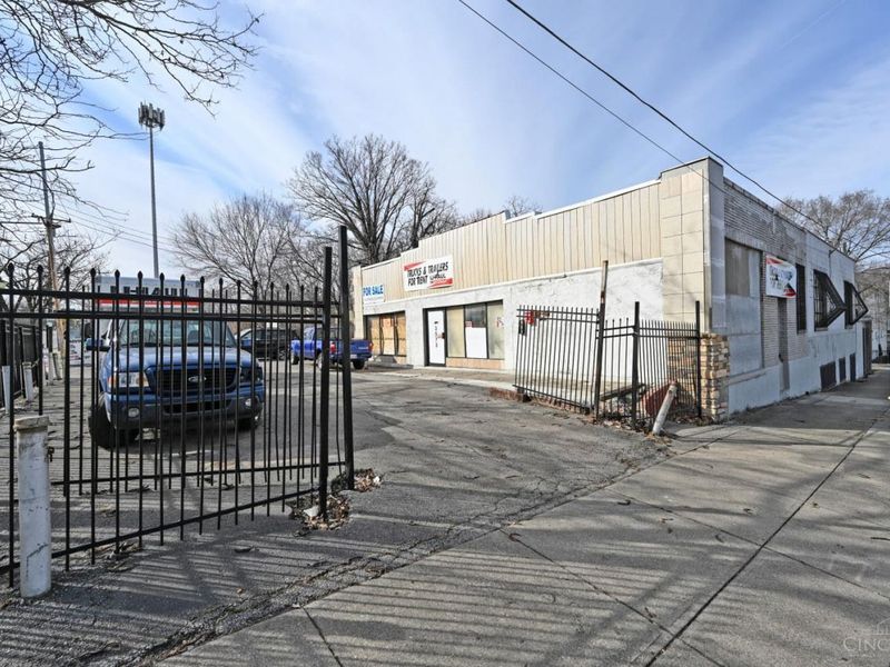 3573 Montgomery Road, Cincinnati, OH 45207 Photo 3