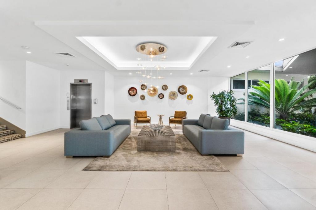 555 SE 6th Avenue, Unit 8d, Delray Beach, FL 33483 Photo