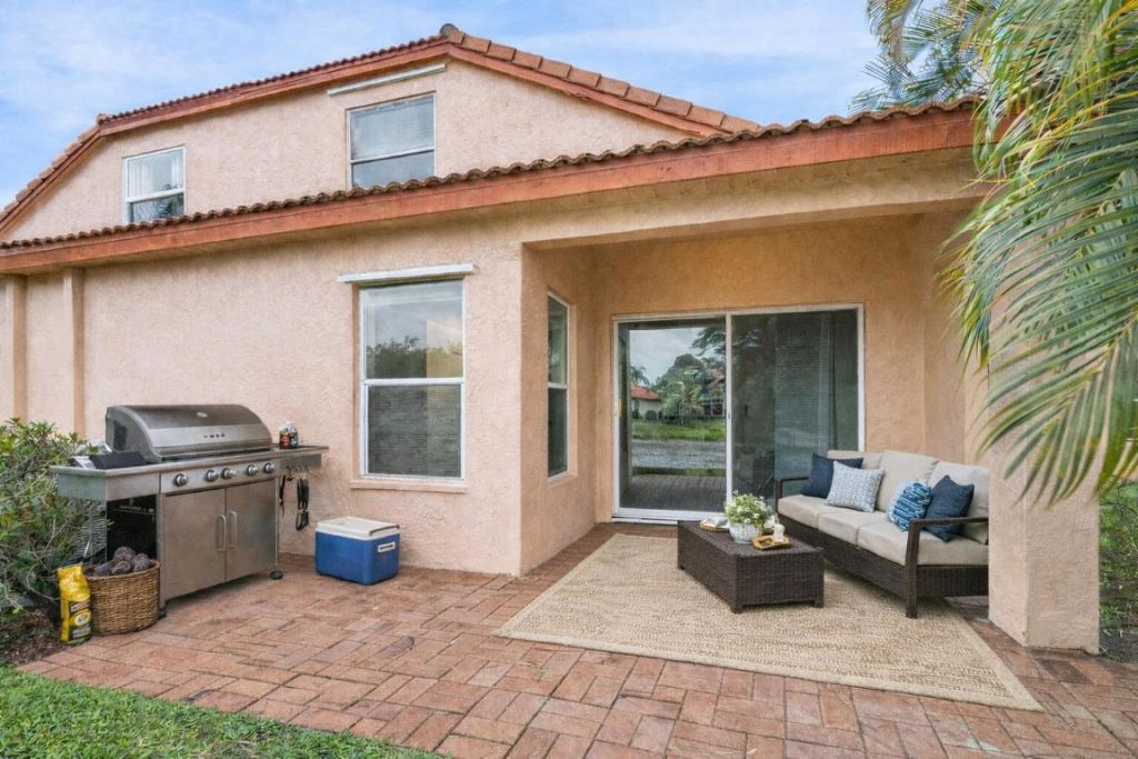 1007 Via Jardin, Riviera Beach, FL 33418 Photo