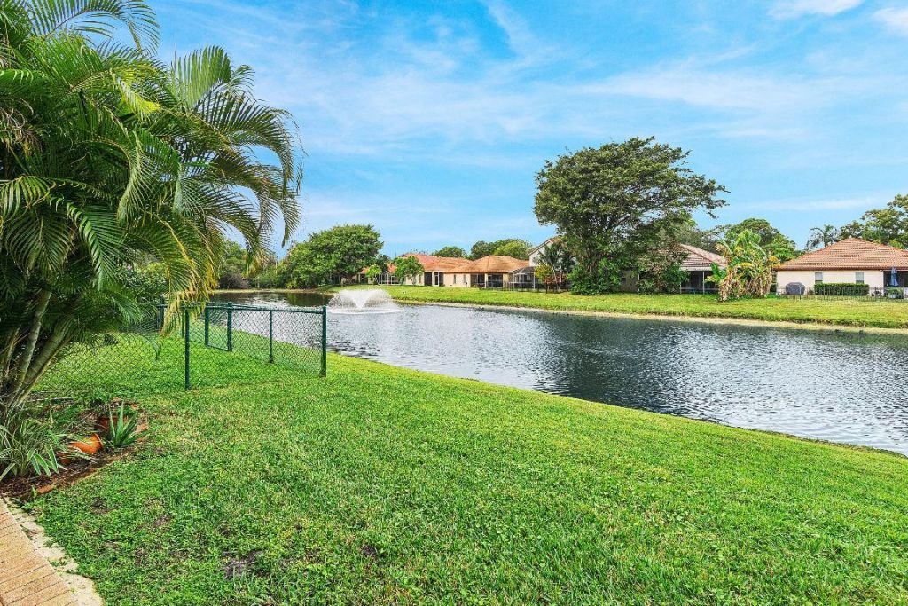 1007 Via Jardin, Riviera Beach, FL 33418 Photo