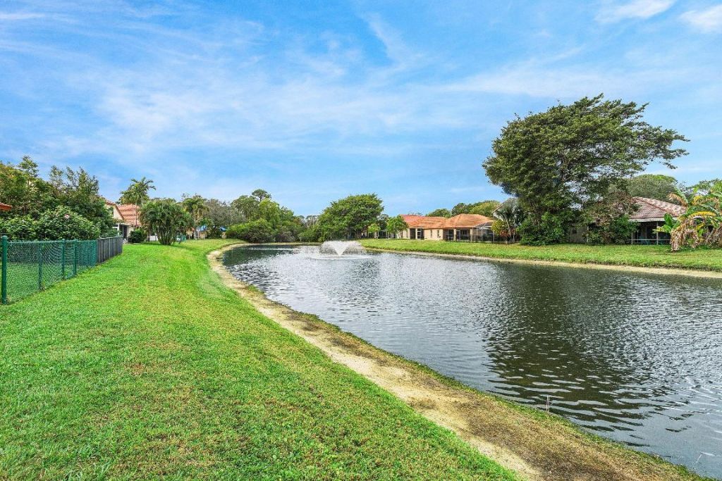 1007 Via Jardin, Riviera Beach, FL 33418 Photo