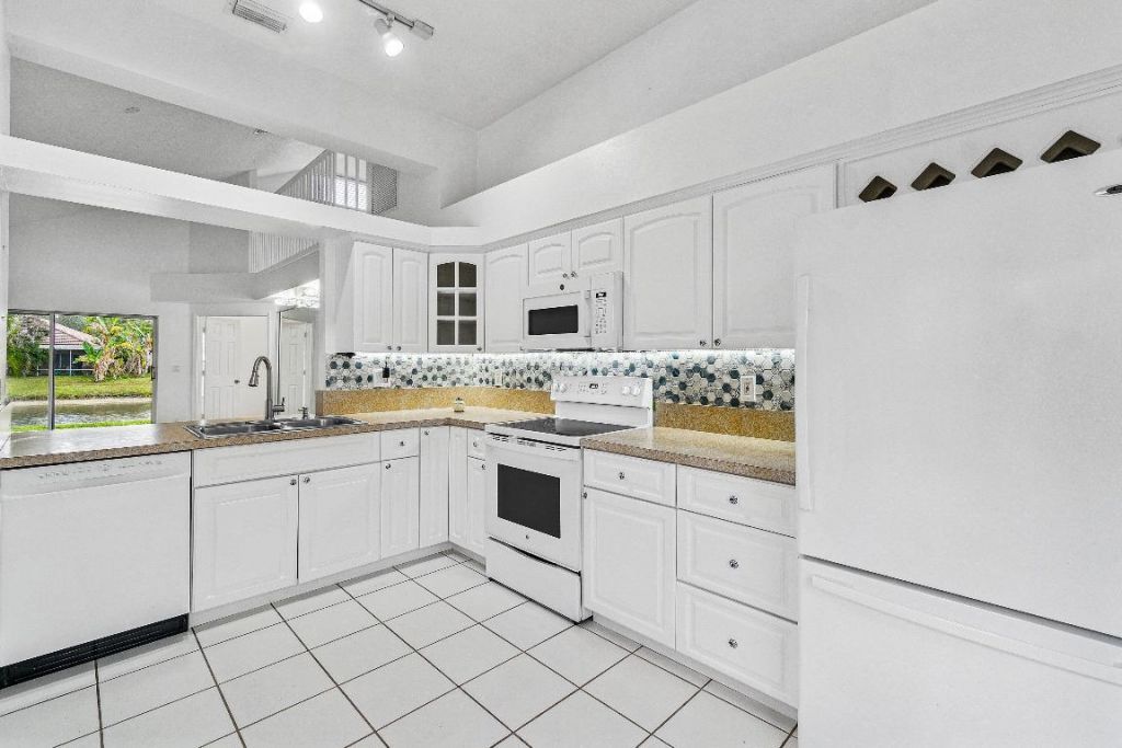 1007 Via Jardin, Riviera Beach, FL 33418 Photo