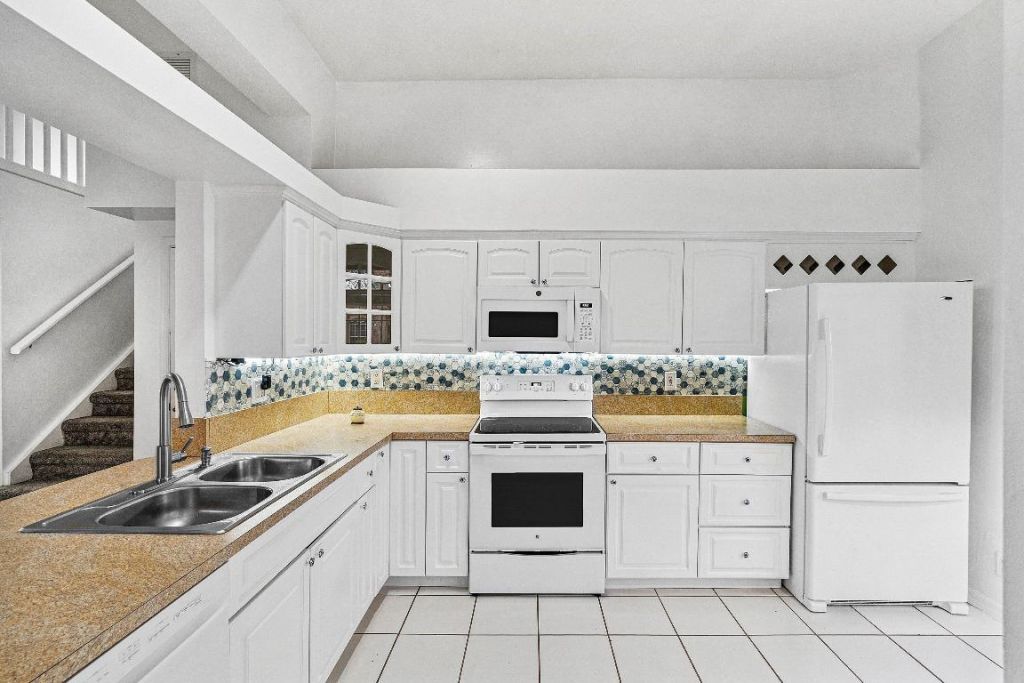 1007 Via Jardin, Riviera Beach, FL 33418 Photo