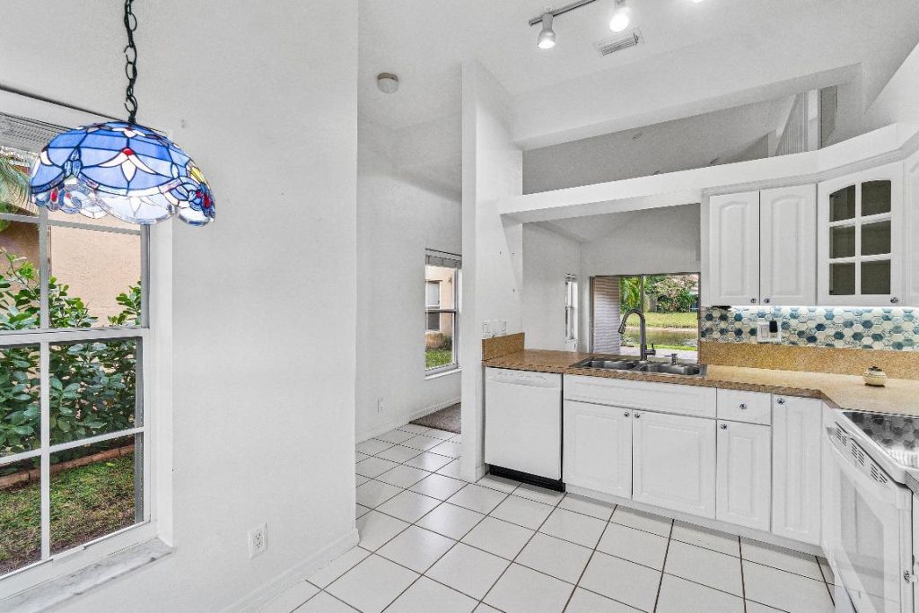 1007 Via Jardin, Riviera Beach, FL 33418 Photo