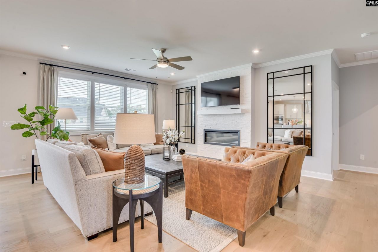 425 Hacienda Court Photo 8