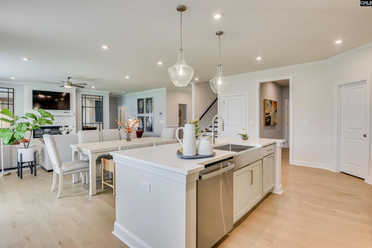 425 Hacienda Court Photo 9