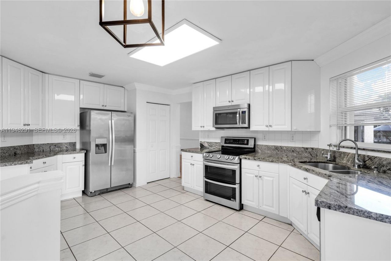 1413 SW 158th Ave , Pembroke Pines, FL 33027 Photo