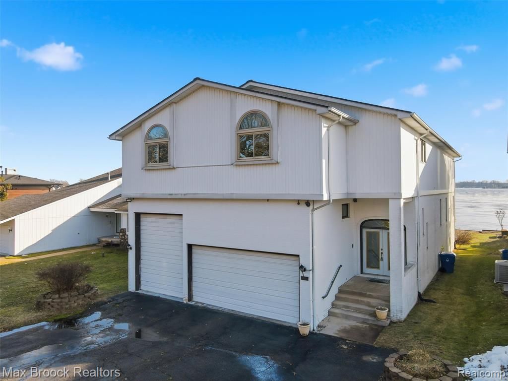 3717 Lake Front Street, Waterford Township, MI 48328 Main Photo