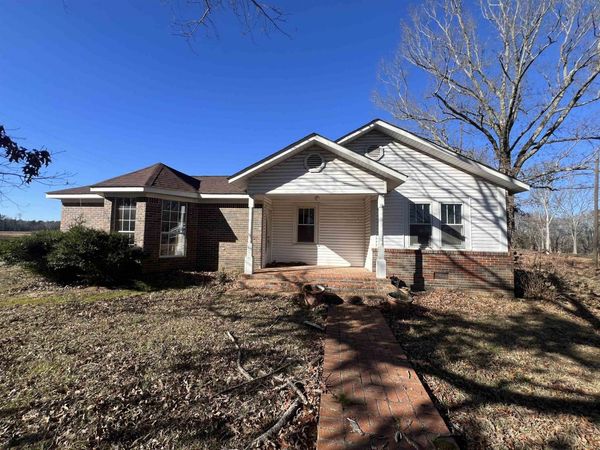 10137 22 HWY S, Michie, TN 38357