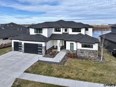 28420 Laurel Circle, Valley, NE 68064